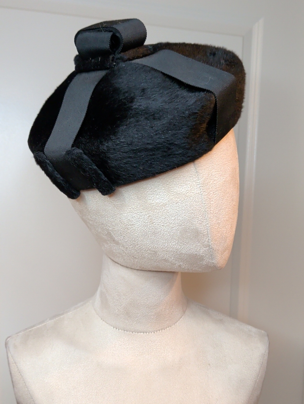 Vintage 60s Leslie James Hat Helios Italy Hat Black Fur Grosgrain Ribbon 22"